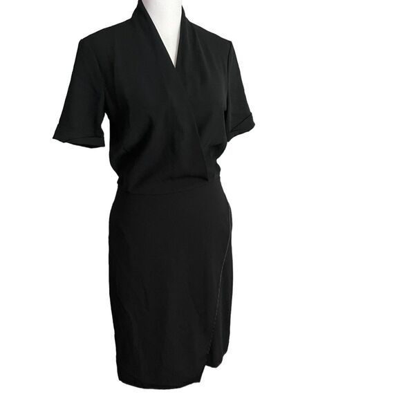 MM LaFleur 0 Sheath Dress Surplice Vneck Black Short Sleeve Pockets Sleek - Picture 4 of 12